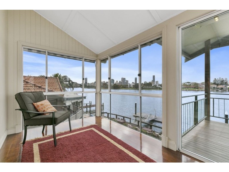 32 Wynnum Road, Norman Park QLD 4170