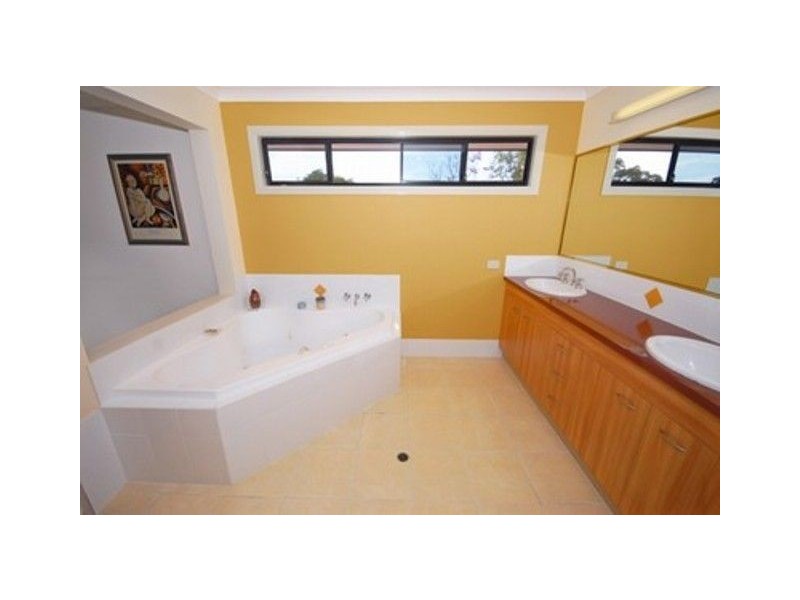 16 Glyn Street, Coorparoo QLD 4151