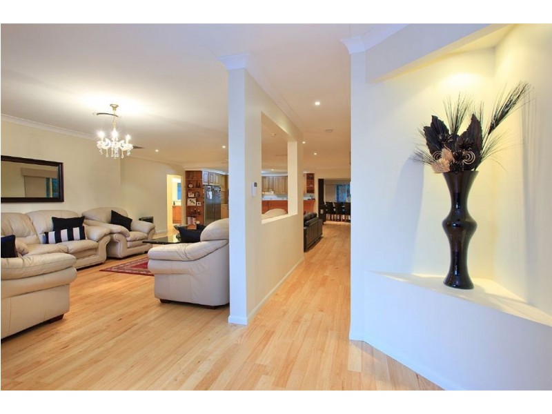 16 Currumbin Place, Carindale QLD 4152