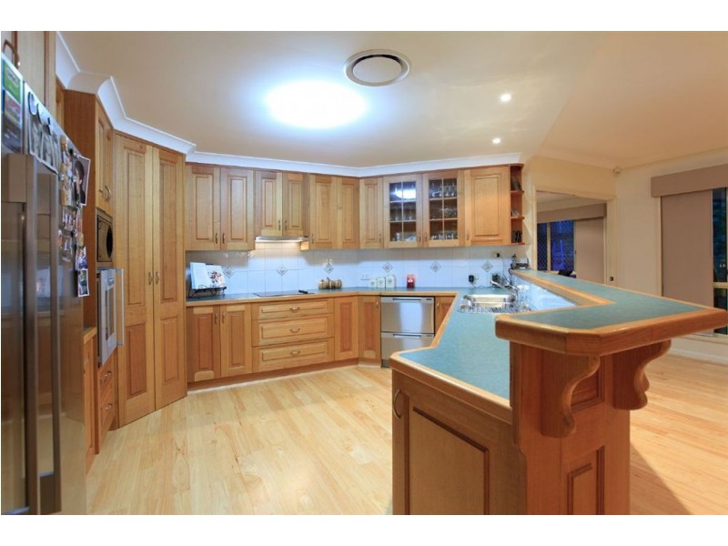 16 Currumbin Place, Carindale QLD 4152