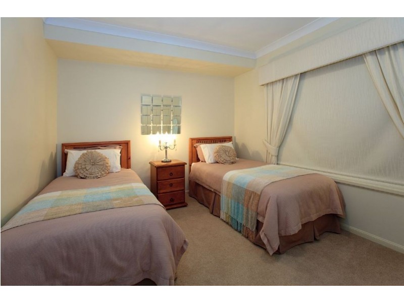 16 Currumbin Place, Carindale QLD 4152