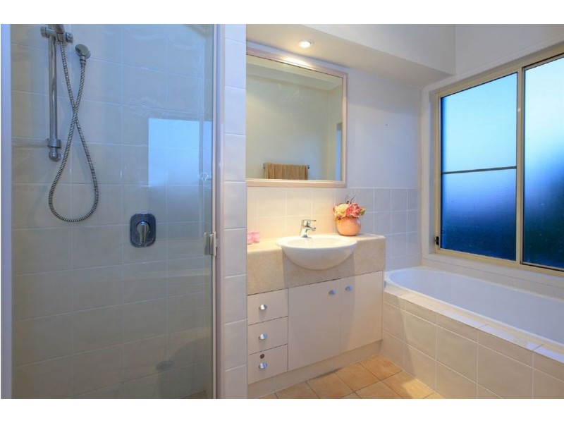 45 Flame Tree Crescent, Carindale QLD 4152