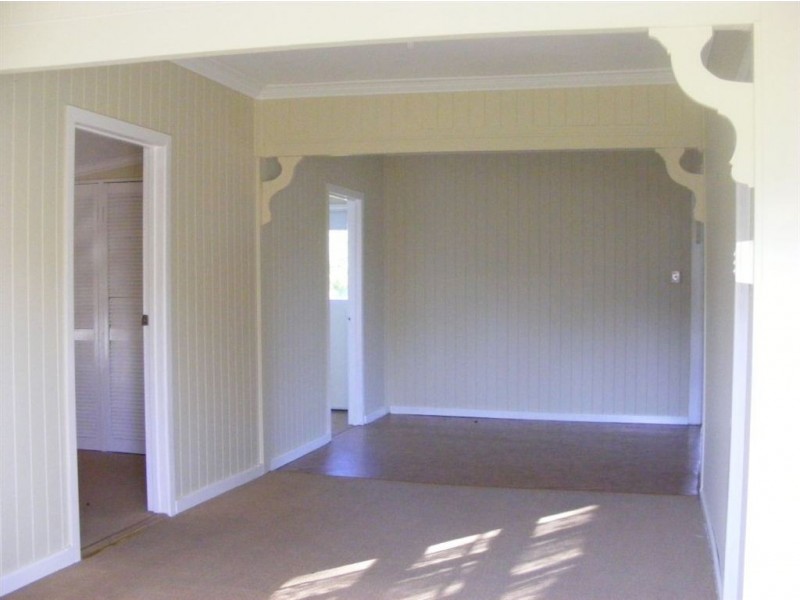 8 Grenfell Street, Tiaro QLD 4650