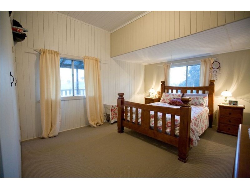 112 Hood Road, Veteran QLD 4570