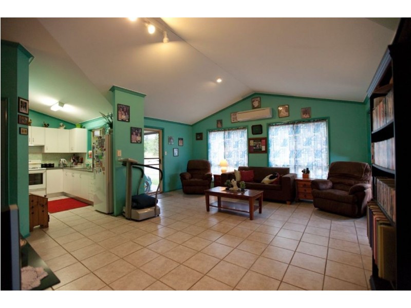 511 Tin Can Bay Road, Canina QLD 4570