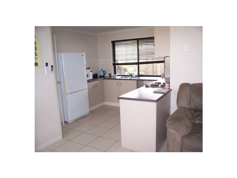 7 Decker Place, Southside QLD 4570