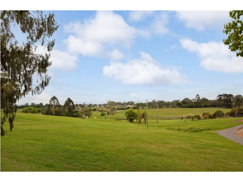 9 Power Road, Southside QLD 4570