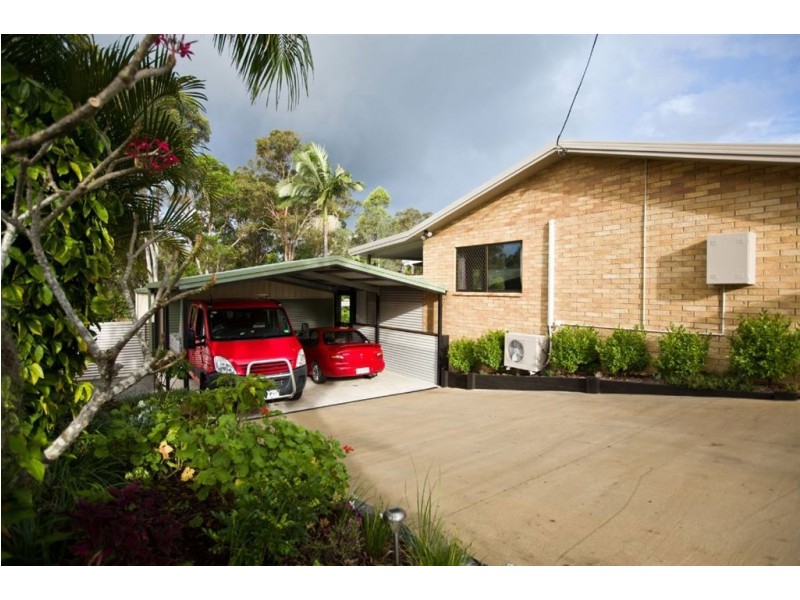 4 Emerald Drive, Southside QLD 4570