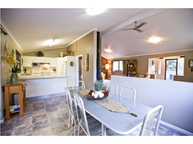 4 Emerald Drive, Southside QLD 4570