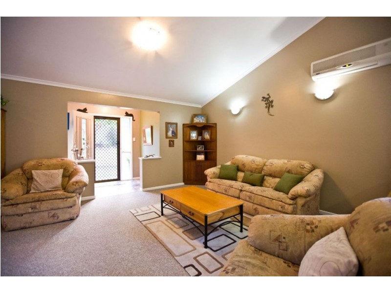 4 Emerald Drive, Southside QLD 4570