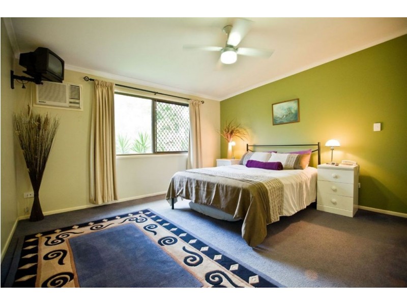 4 Emerald Drive, Southside QLD 4570
