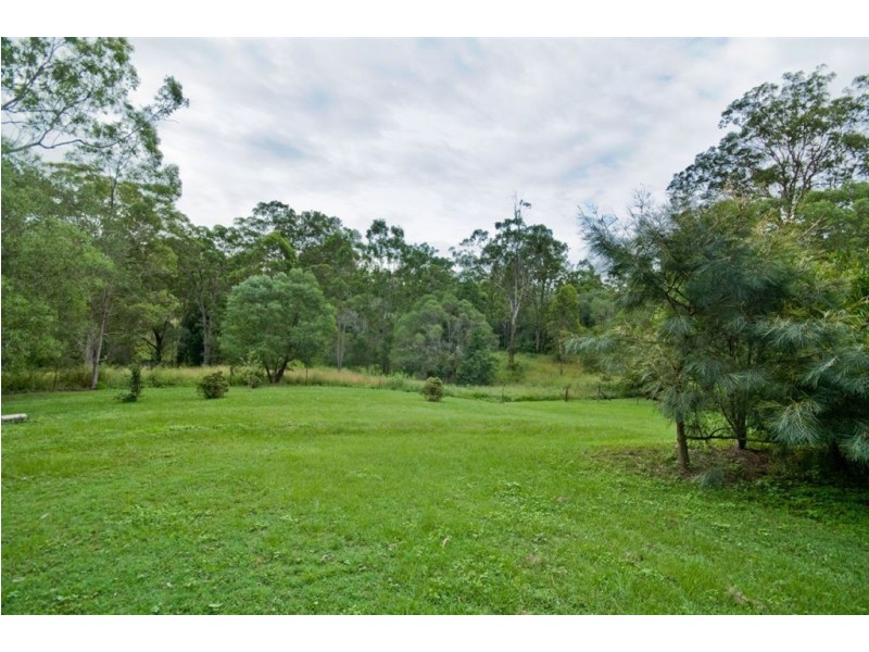 6 Lindsay Street, Southside QLD 4570
