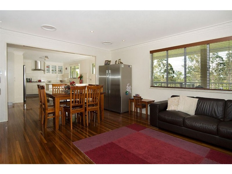 39 Watson Road, Southside QLD 4570