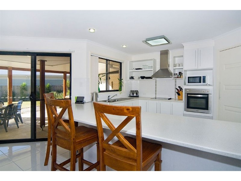 11 Suncrest Court, Southside QLD 4570