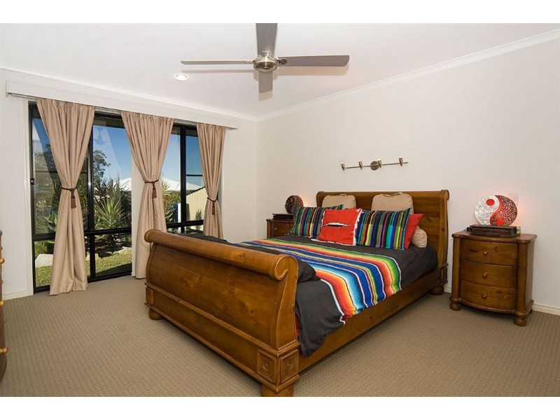 11 Suncrest Court, Southside QLD 4570