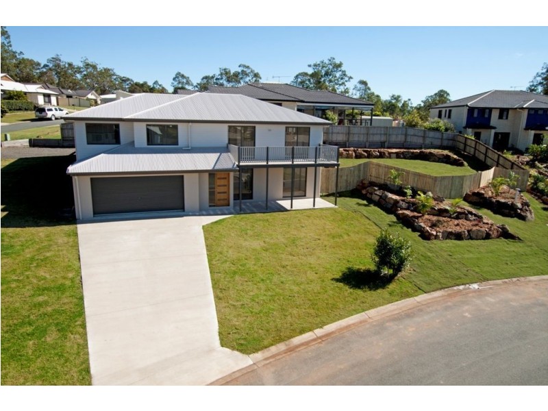 2 Suncrest Court, Southside QLD 4570