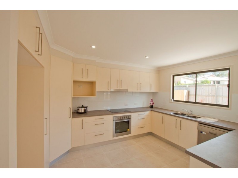 2 Suncrest Court, Southside QLD 4570