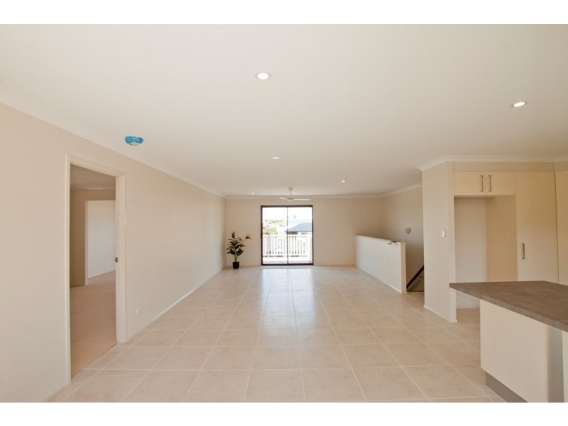 2 Suncrest Court, Southside QLD 4570