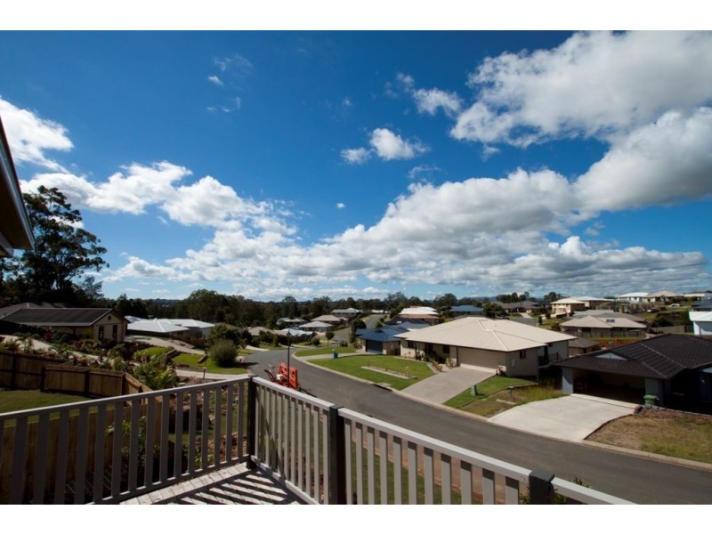 2 Suncrest Court, Southside QLD 4570