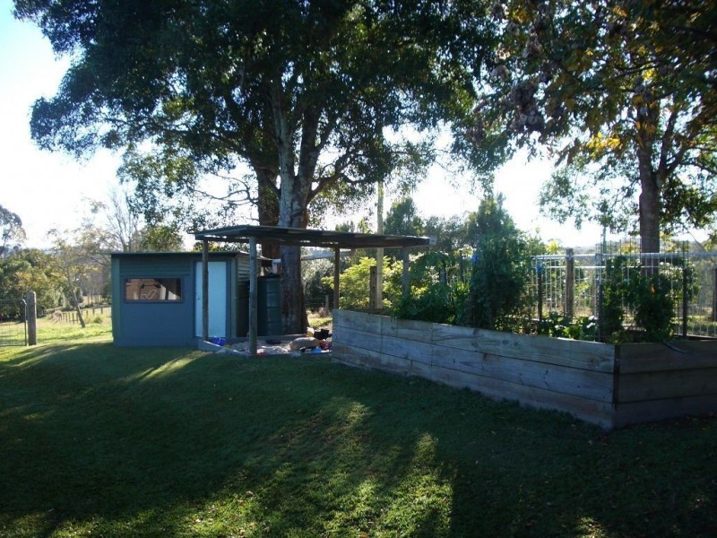 693 East Deep Creek Road, Cedar Pocket QLD 4570