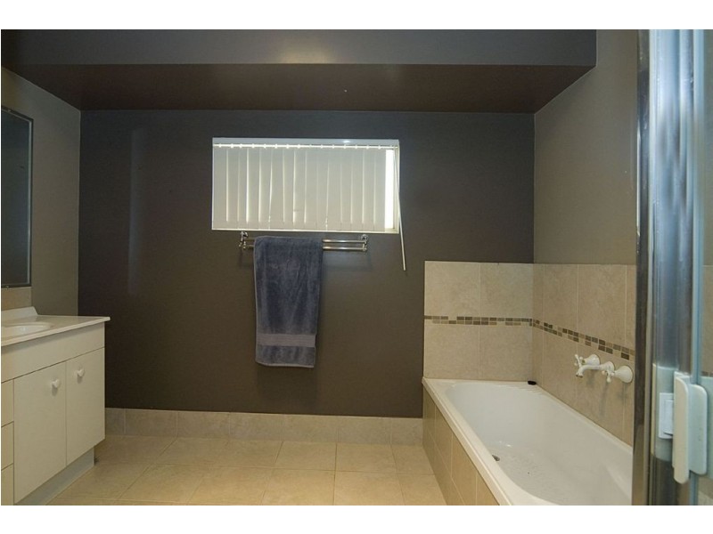 10 Langara Drive, Southside QLD 4570