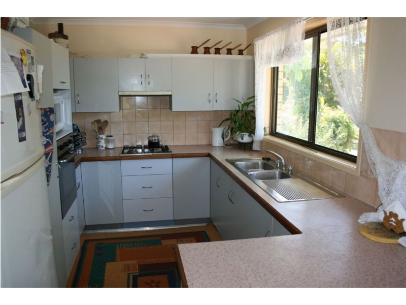 6 Luckona Court, Southside QLD 4570