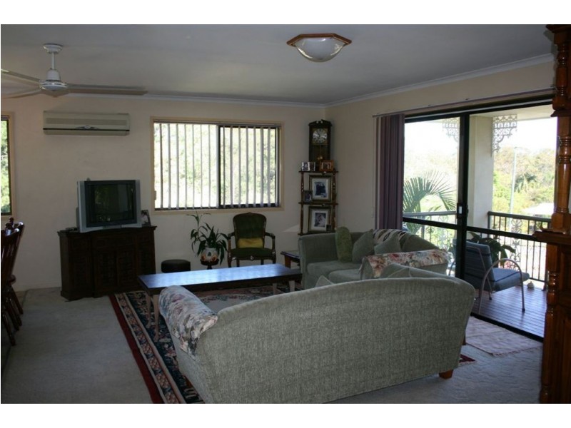 6 Luckona Court, Southside QLD 4570