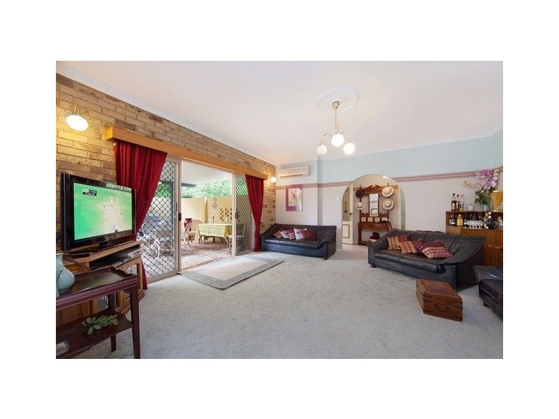 9 Megan Road, Southside QLD 4570