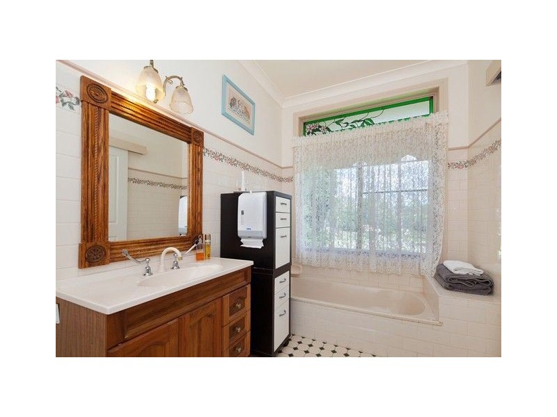 9 Megan Road, Southside QLD 4570