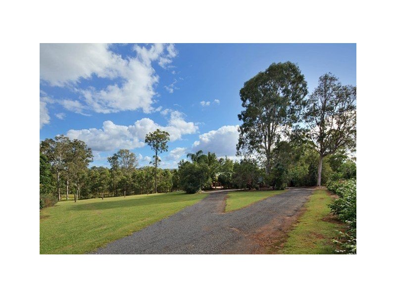 9 Megan Road, Southside QLD 4570