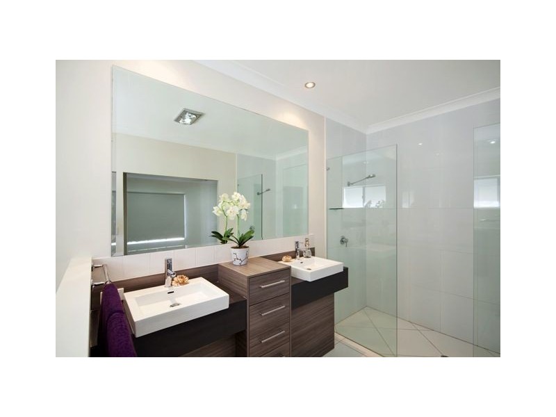 39 Hilltop Avenue, Southside QLD 4570