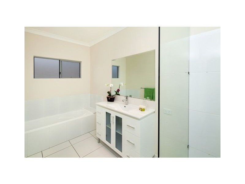 39 Hilltop Avenue, Southside QLD 4570