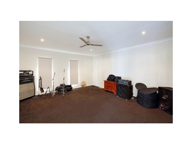 39 Hilltop Avenue, Southside QLD 4570