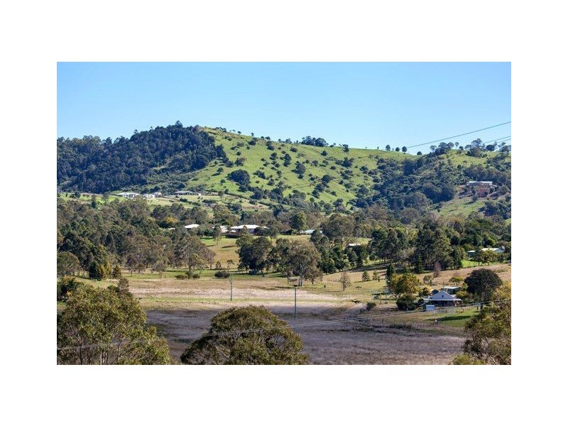 9a Bruce Highway, Chatsworth QLD 4570