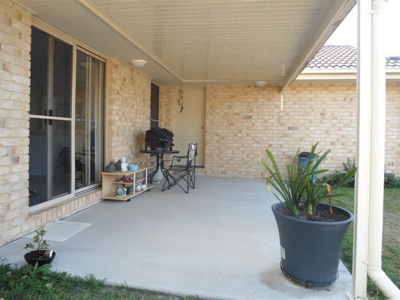 9 Inverness Street, Southside QLD 4570