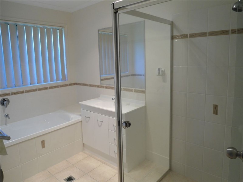 9 Inverness Street, Southside QLD 4570