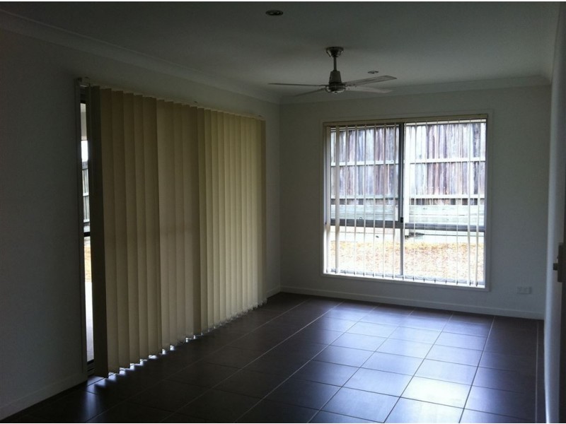 5 Principal Place, Jones Hill QLD 4570