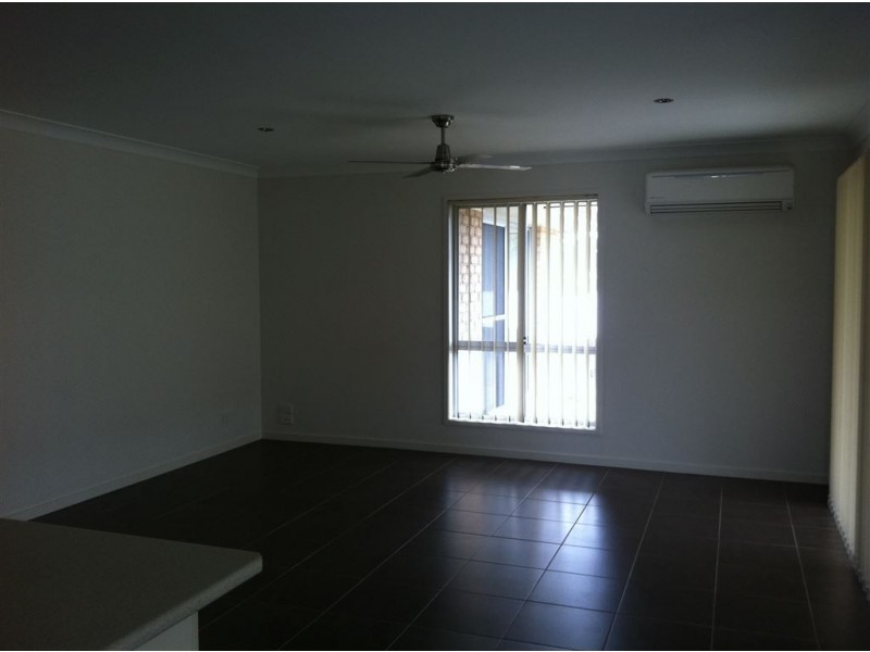 5 Principal Place, Jones Hill QLD 4570