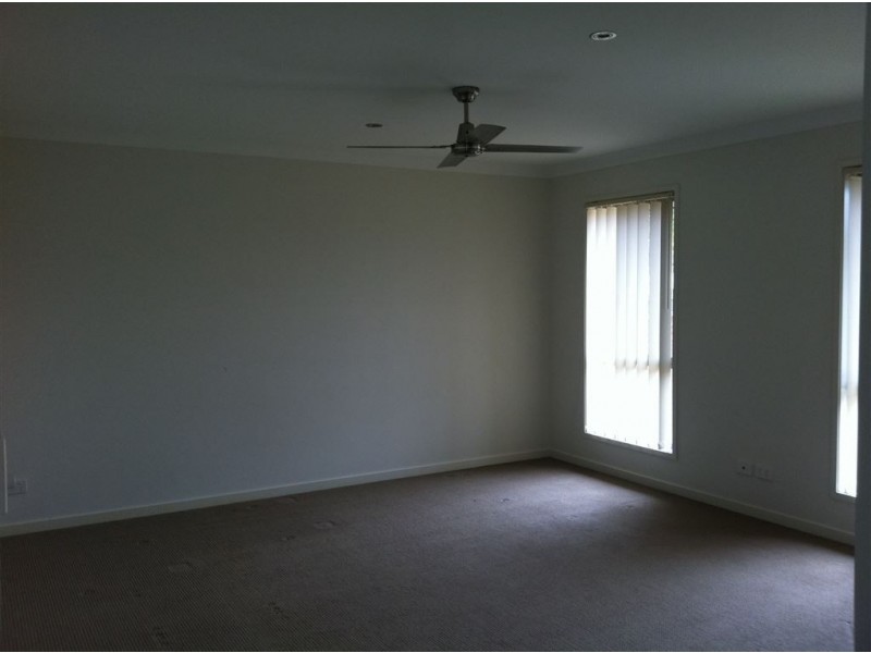 5 Principal Place, Jones Hill QLD 4570