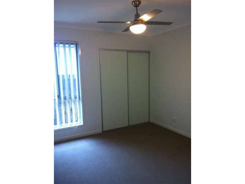 5 Principal Place, Jones Hill QLD 4570