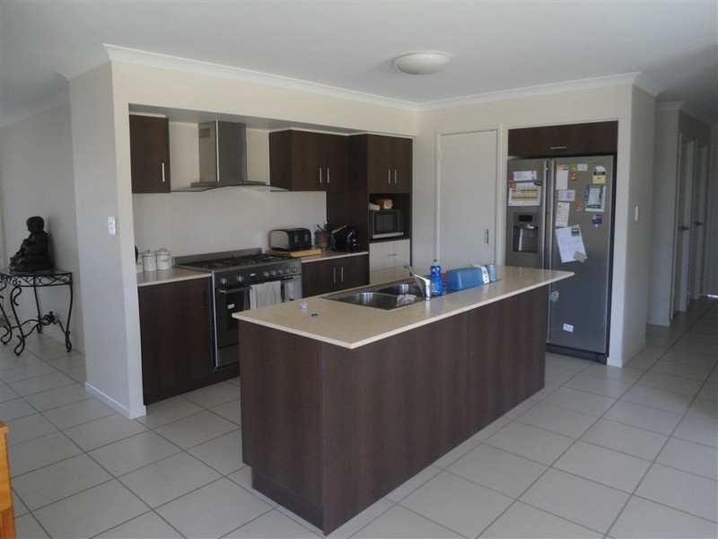 6 Iris Court, Southside QLD 4570