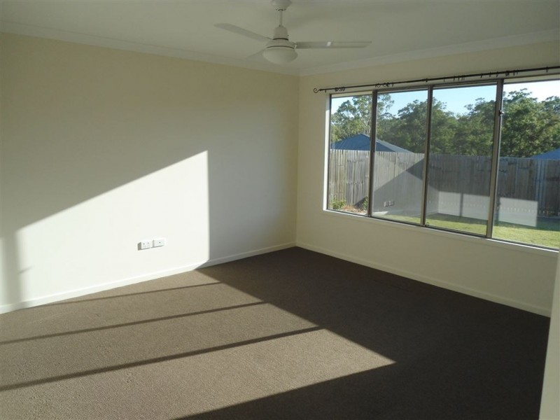 6 Iris Court, Southside QLD 4570