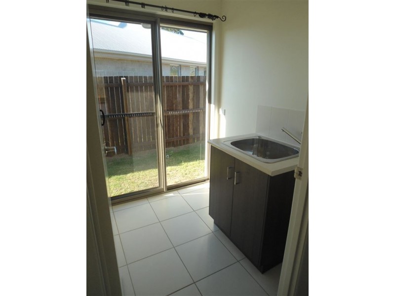 6 Iris Court, Southside QLD 4570