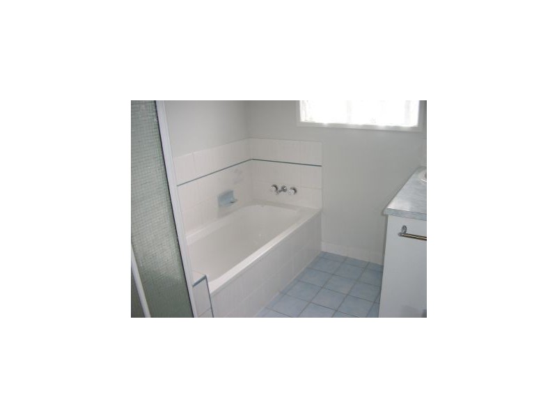 2 Simone Court, Monkland QLD 4570