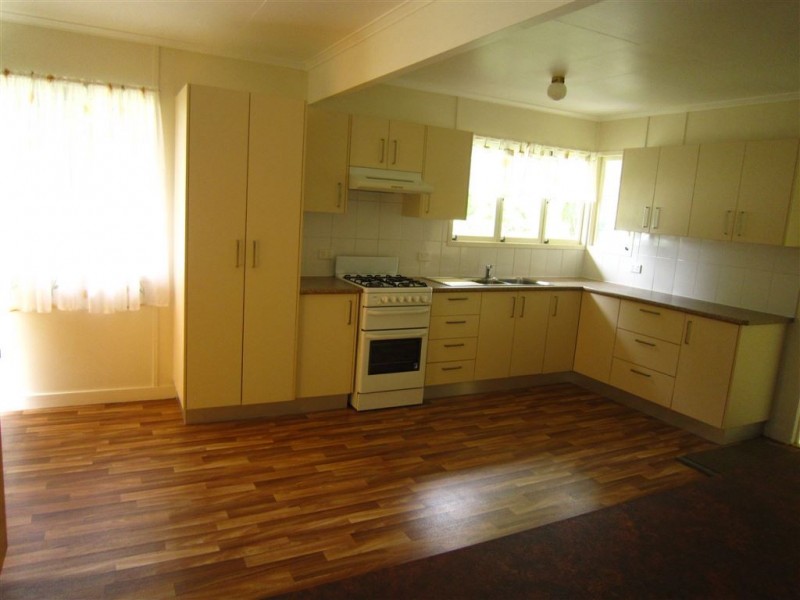 2 Neil Street, Southside QLD 4570