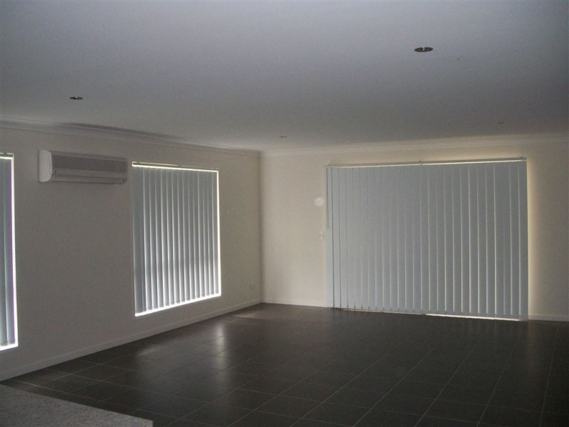 2 Grosvenor Court, Southside QLD 4570