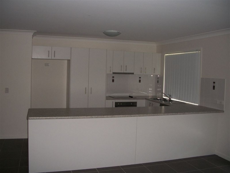 2 Grosvenor Court, Southside QLD 4570