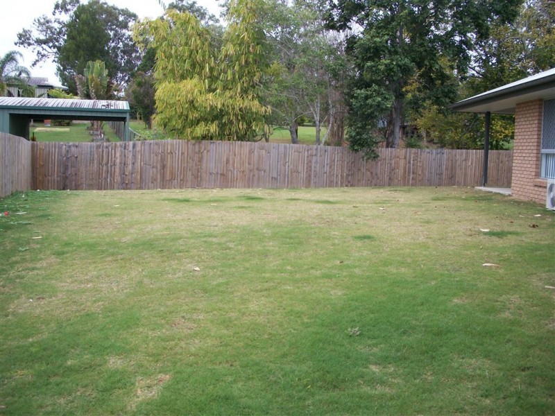 2 Grosvenor Court, Southside QLD 4570