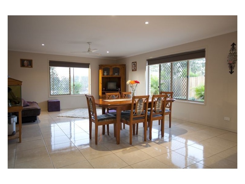 10 Rosewood Court, Southside QLD 4570