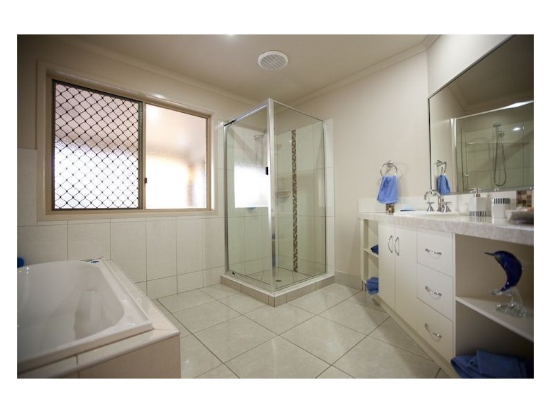 10 Rosewood Court, Southside QLD 4570